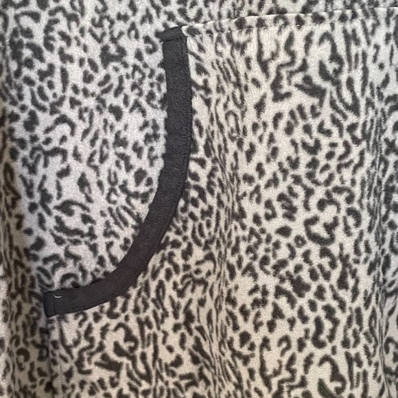Oscar de la Renta Pink Label Women's Gray Animal Print Casual Top Size Medium - Picture 4 of 6